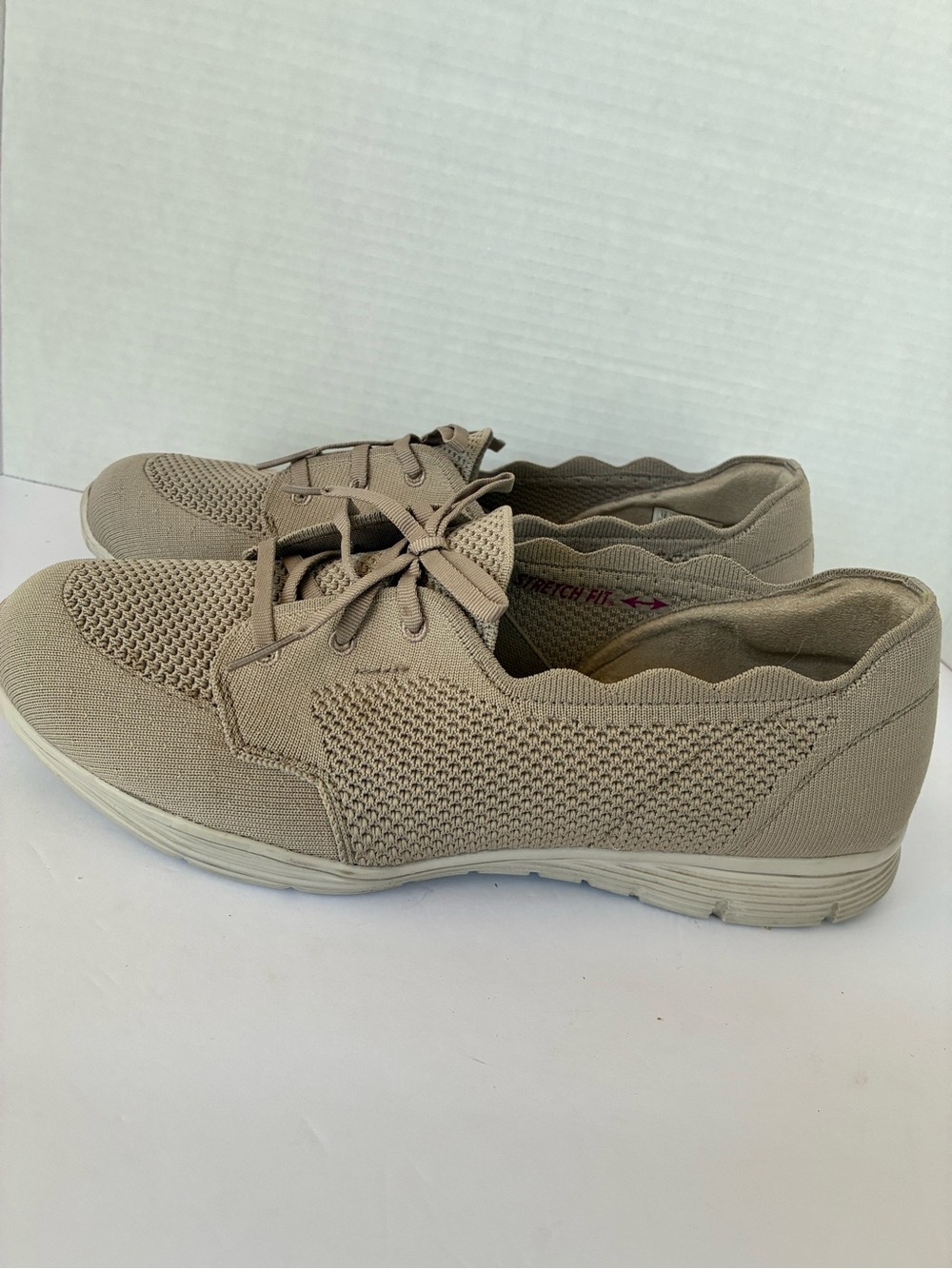 Skechers Women’s Wide Fit Memory Foam Knit Lace-Up Shoes Size 12 Taupe